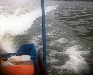 Galaţi: Accident naval pe Dunăre – o ambarcaţiune cu trei persoane, între care un minor, a lovit o barjă