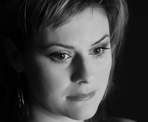 Mălina Olinescu s-a sinucis