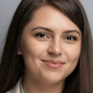 Cine este Ana Smărăndița Irina, noua șefă de Cabinet a lui Ilie Bolojan. Tânăra, implicată într-un scandal la Poșta (…)