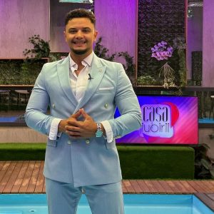 În compania cui a fost surprins Andrei după ce a părăsit „Casa Iubirii”. „Noi mergem spre…” Imaginile cu cei doi (…)