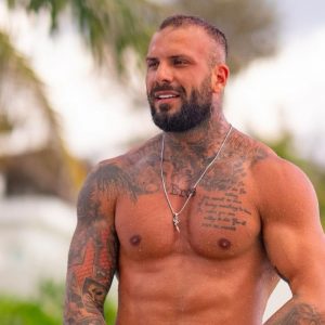 Cine este Narcis Bujor de la „Insula iubirii” 2025. Are 32 de ani și este tattoo artist și stripper