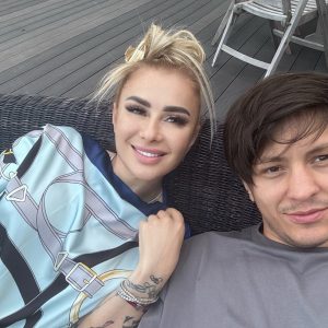 Cum l-a surprins Anamaria Prodan pe Ronald Gavril de ziua lui de naștere: „Când a venit a fost așa, wow!”. Între cei (…)