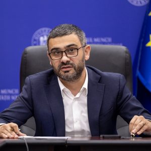 Ministrul Muncii, Florin Manole, vrea ca mai multe pensii să fie plătite pe card. „Trebuie să avem în vedere (…)