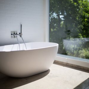 În ce tipuri de băi este potrivită o cadă freestanding? Criterii de bază