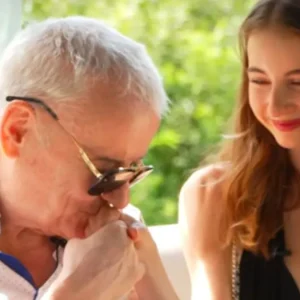 Irinel Columbeanu, supărat pe fiica lui pentru că nu a fost invitat la prima ei defilare de modă. Irinuca nu îi mai (…)