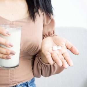Medicamente pe care să nu le iei niciodată cu lapte sau iaurt