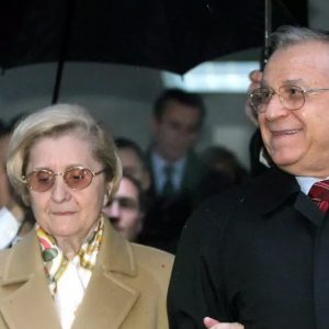 Nina Iliescu s-a izolat după moartea lui Ion Iliescu. Nu mai primește vizite și refuză să răspundă la telefon, deși (…)