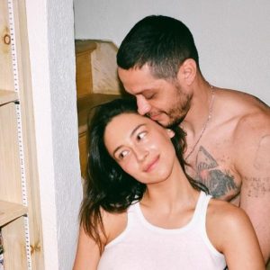Pete Davidson va fi tată. Comediantul așteaptă primul său copil cu iubita lui, Elsie Hewitt
