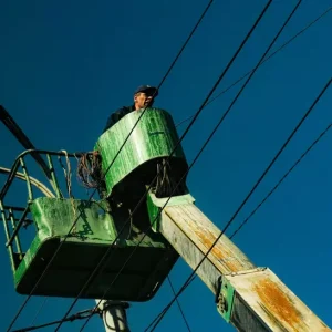 Tot mai puțini români vor să lucreze în afara țării. Aplicările pentru joburile din străinătate au ajuns la cel mai (…)