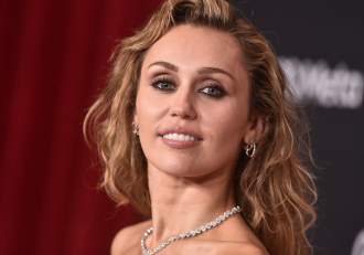 Miley Cyrus s-a logodit! Cine e bărbatul care a cerut-o de soție și cum arată inelul pe care i l-a pus pe deget
