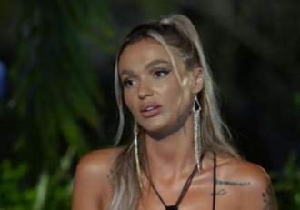 Insula Iubirii. Cum a reacționat Ella Vișan după ce a văzut imaginile cu iubitul ei și ispita Andreea. Cum l-a (…)