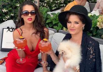 Andra Volos, imagini rare cu femeia care i-a dat viață. Mama vedetei își sărbătorește ziua de naștere