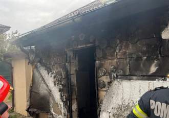 Incendiu în Ilfov. O magazie a fost cuprinsă de flăcări. 30 de persoane dintr-un cămin de bătrâni au fost evacuate