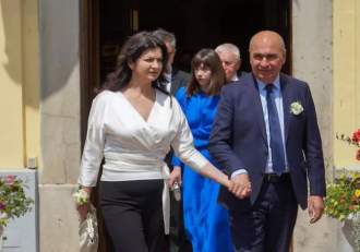 Cine este și cu ce se ocupă Ioana, femeia cu care Ilie Bolojan s-ar fi casatorit in secret