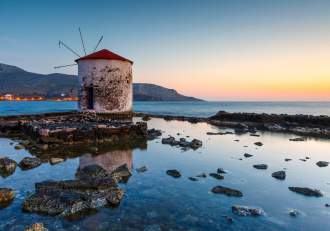 Insula grecească liniștită care te va face să uiți de Santorini și Mykonos. Destinația secretă a Greciei care le are (…)