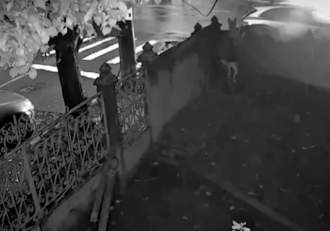 Mașina unui sportiv, incendiată intenționat de un necunoscut, în Craiova. Un bărbat ar fi dat foc autoturismului