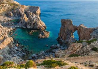 O insulă grecească este dispusă să îi plătească pe oameni pentru a se muta acolo. Poți încasa până 18.000 de euro