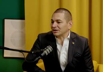 Artist de la noi, pus la zid de amantă! Au avut o aventură, iar femeia a rămas însărcinată