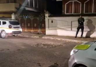 Bărbatul din Roman care s-a împușcat în cap acasă, în timpul unui live pe TikTok, a murit. Fusese transportat la (…)