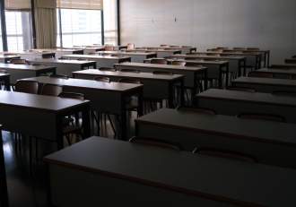 Halucinant! Un elev în vârstă de 9 ani a dislocat umărul învățătoarei, a lovit-o pe directoarea adjunctă şi a mușcat (…)