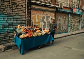 O femeie și copiii ei au murit, după ce ar fi mâncat de la vânzători stradali, în Istanbul. Soțul ei, în stare (…)