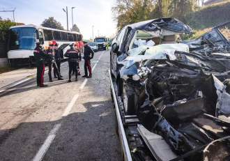 Accident înfiorător în Italia! Român de 33 de ani, mort după ce mașina lui s-a izbit de un autobuz plin cu copii