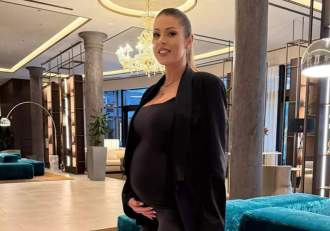 Ce spune Roxana Nemeș despre kilogramele pe care le-a acumulat în sarcină. Cântăreața va naște în câteva săptămâni