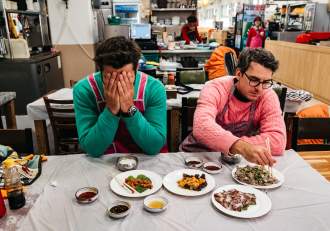 Cea mai grea masă servită vreodată concurenților din Asia Express. Competiția se mută în Coreea de Sud, diseară, de (…)