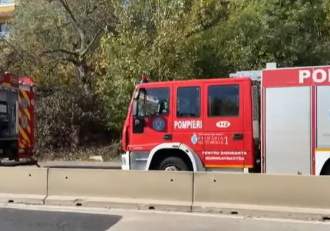 Alertă în Pipera. Un incendiu a izbucnit într-o parcare. Două mașini au ars, iar 40 de persoane au fost evacuate