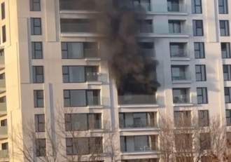 Incendiu de amploare la un bloc cu 11 etaje, din București. Pompierii intervin cu 10 autospeciale