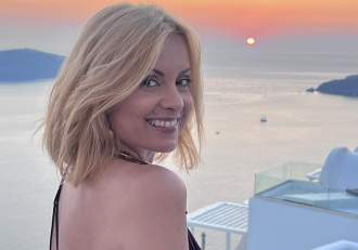 Simona Gherghe și soțul, ipostază romantică! Cei doi se află în vacanță, în Grecia | FOTO