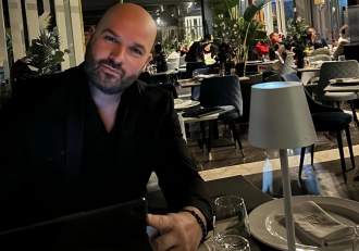 Andrei Ștefănescu a împlinit 48 de ani! Nea Marin, Pepe și Liviu Vârciu l-au felicitat în direct la Summer Star