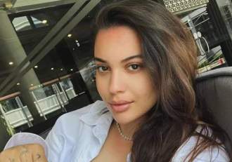 Betty Salam, îndrăgostită până peste cap de Roberto Tudor! Cântăreața și-a inscripționat numele iubitului pe (…)