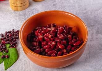 De ce se pune cartof în apa în care fierbi fasolea. Trucul special al gospodinelor