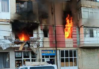 Explozie de proporții într-un bloc din Brăila! Pompierii acționează la fața locului