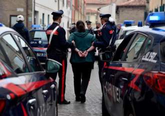 Cutremurător! O româncă a fost arestată în Italia, după ce a încercat să-și incendieze vecinii, printre care se afla (…)