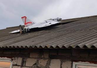 O dronă s-a prăbușit peste o casă din Republica Moldova. Zona a fost evacuată