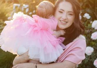 Cu ce provocări se confruntă Larisa Iordache, la șase luni de la naștere! Nu și-a dorit ajutor, dar nu a avut de (…)
