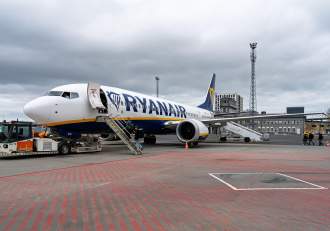 Zeci de persoane rănite după o alertă de incendiu la bordul unui avion! Pasagerii au sărit de pe aripile aeronavei