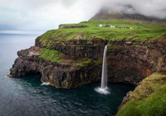 Momente de panică pentri doi vloggeri de travel din România! Avionul în care se aflau nu a putut ateriza în Insulele (…)