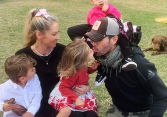 Enrique Iglesias va deveni tată pentru a patra oară! Anna Kournikova e însărcinată