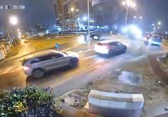 Accident șocant, în Oradea! O mașină a zburat peste sensul giratoriu. În ce stare este șoferul | VIDEO