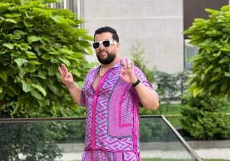 Tzancă Uraganu, așa cum nu l-ai mai văzut până acum! Unde s-a fotografiat cântărețul: 