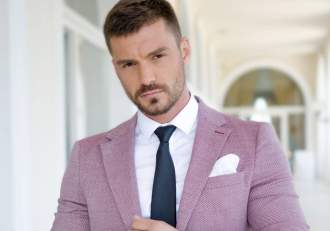 Ce se întâmplă între Bogdan Vlădău și una dintre tinerele care au participat la retreat? Ce gesturi a facut acesta