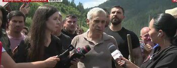 Călin Georgescu și George Simion, împreună în mijlocul românilor din Broșteni, grav afectați de inundații: „Frate (…)