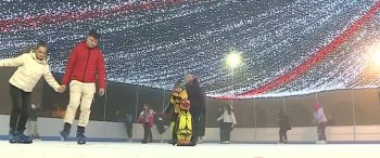 Magia iernii prinde viaţă la patinoar. Oficial, a început sezonul feeriei pe gheaţă în toată ţara