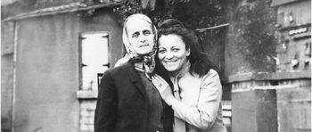 O recunoşti pe tânăra din imagine? Este una dintre cele mai cunoscute femei din România, a adus multă alinare