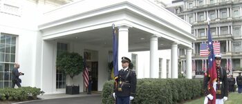 Sirenele de raid aerian sună la Kiev în timp ce liderii europeni se adună la Casa Albă