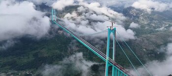 China se întrece pe sine în recorduri: Inaugurează în septembrie cel mai înalt pod din lume, Huajiang Grand Canyon, (…)