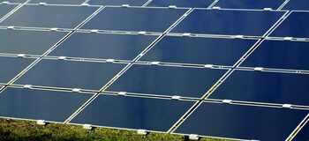 Asociaţia Prosumatorilor şi Comunităţilor de Energie din România avertizează: Parlamentul va decide cine injectează (…)